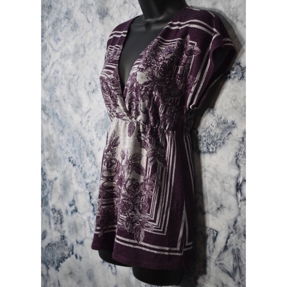 Floral Deep V-Neck Blouse - Picture 4 of 7